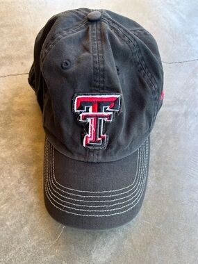 Texas Tech fitted medium Black Baseball Cap with Red & White